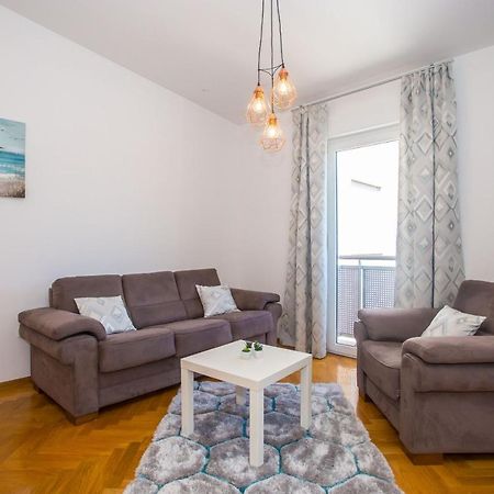 Apartment Dora Near Sea And Center With Private Garage Poreč Exteriör bild