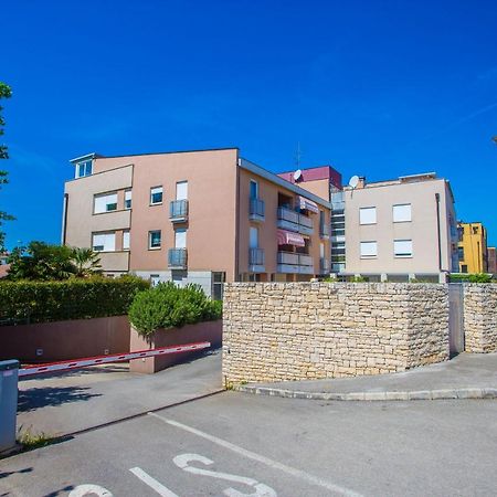Apartment Dora Near Sea And Center With Private Garage Poreč Exteriör bild