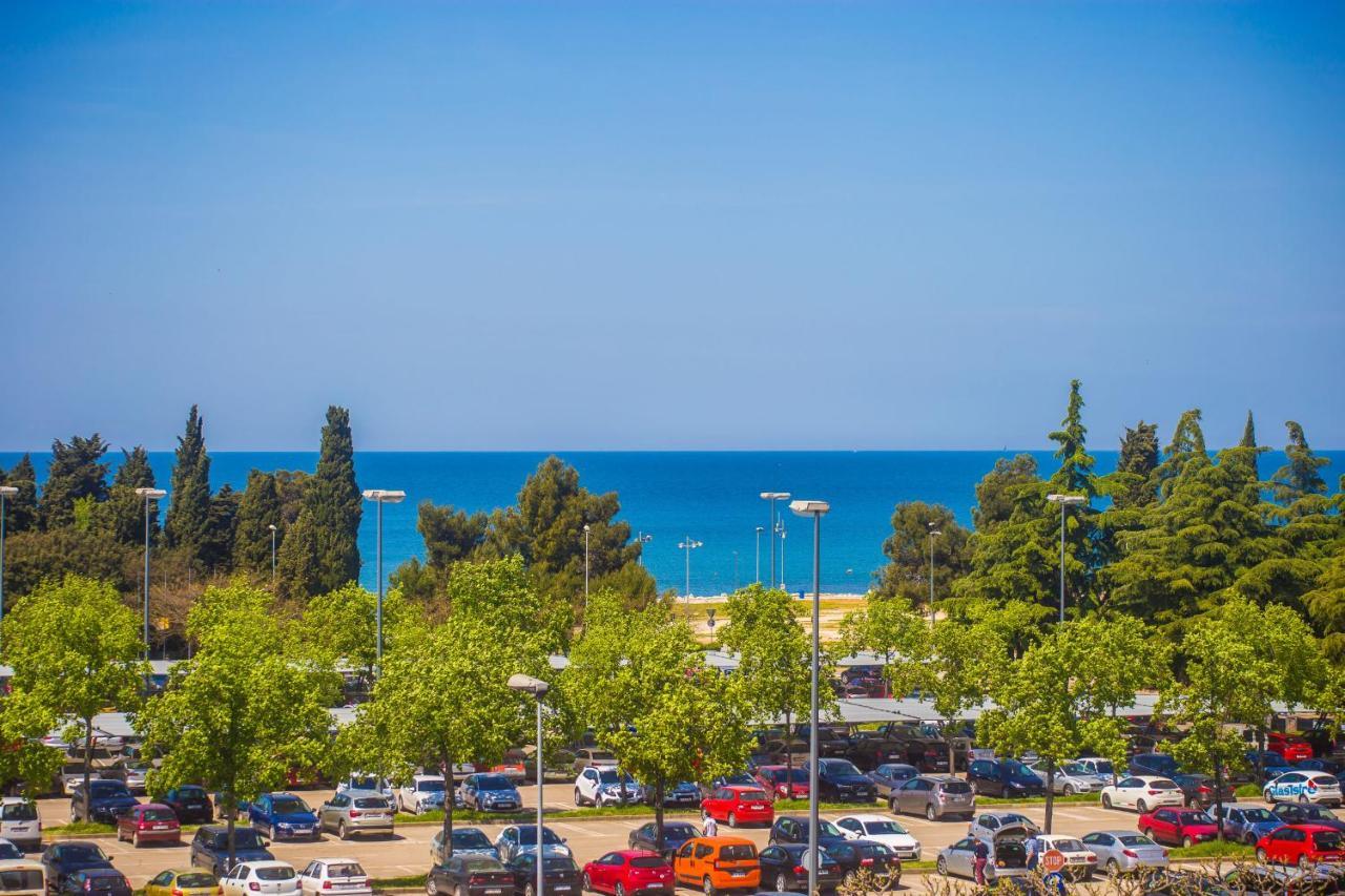 Apartment Dora Near Sea And Center With Private Garage Poreč Exteriör bild