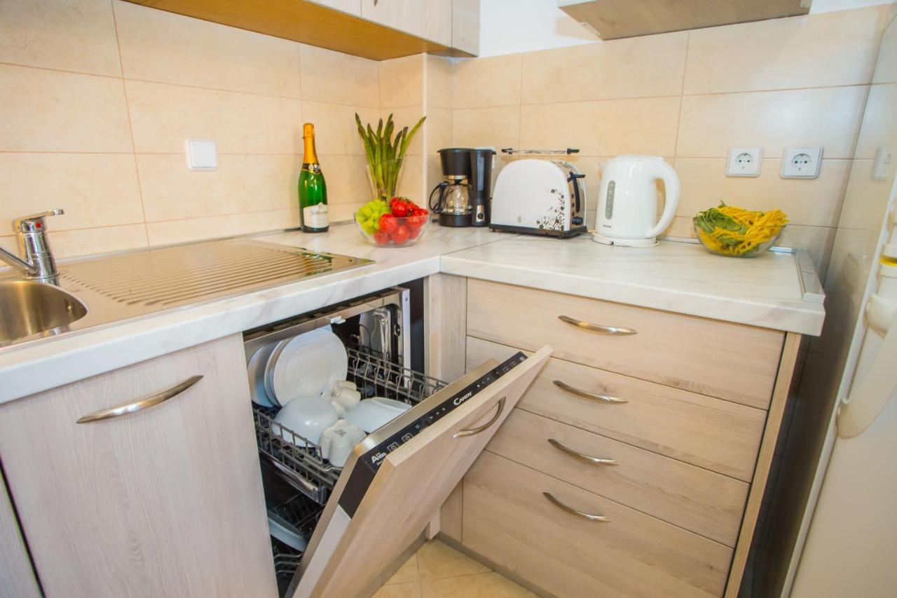 Apartment Dora Near Sea And Center With Private Garage Poreč Exteriör bild