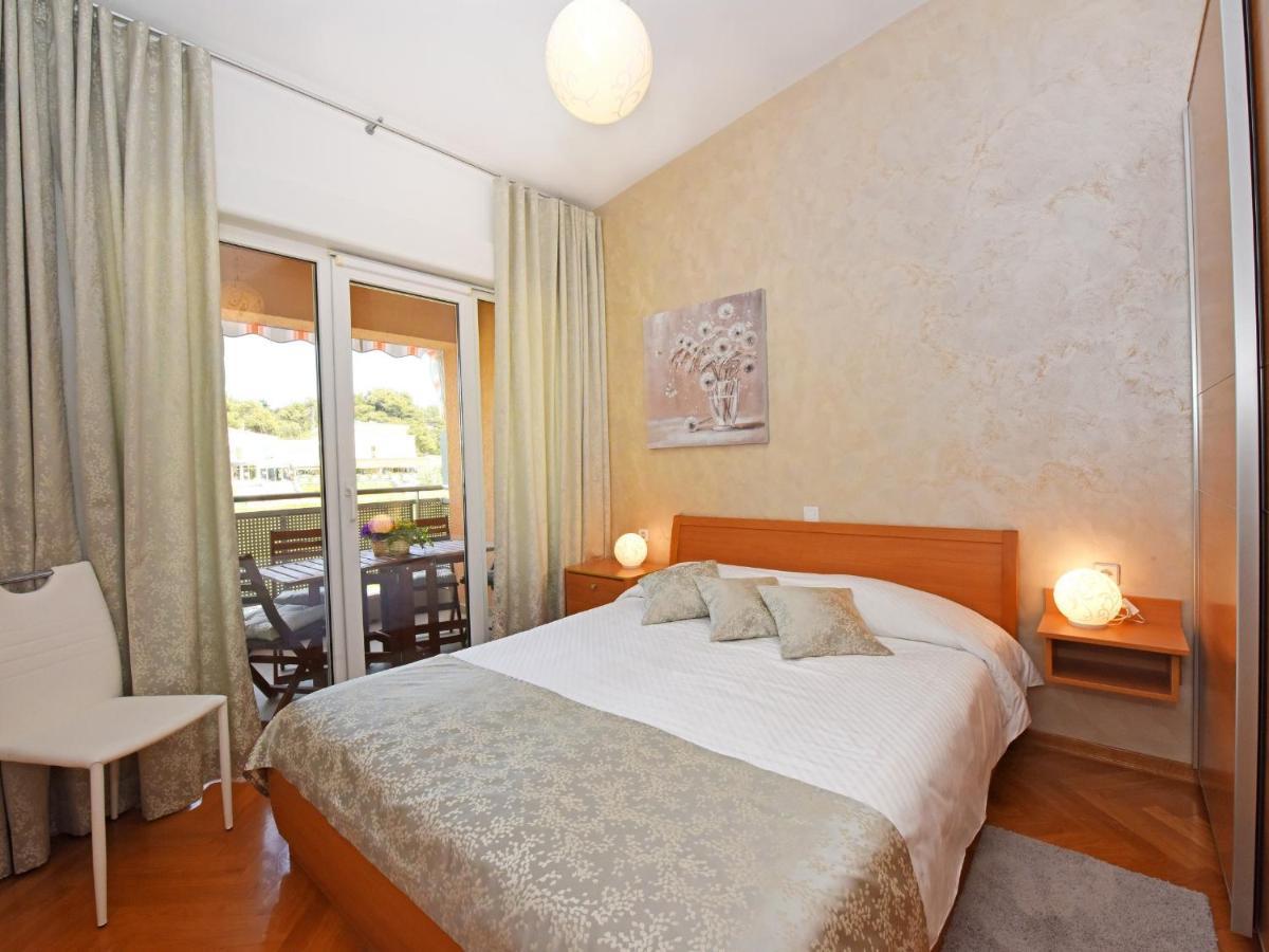 Apartment Dora Near Sea And Center With Private Garage Poreč Exteriör bild