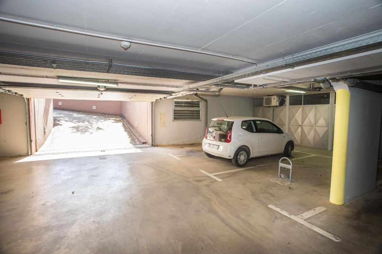 Apartment Dora Near Sea And Center With Private Garage Poreč Exteriör bild