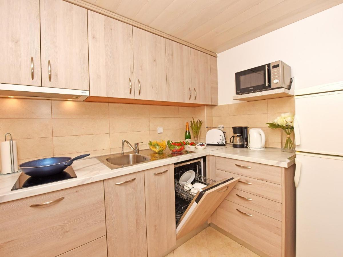 Apartment Dora Near Sea And Center With Private Garage Poreč Exteriör bild