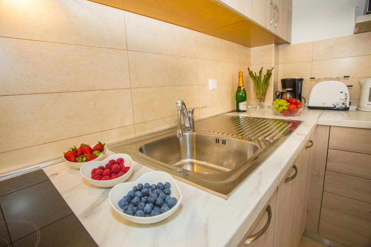 Apartment Dora Near Sea And Center With Private Garage Poreč Exteriör bild