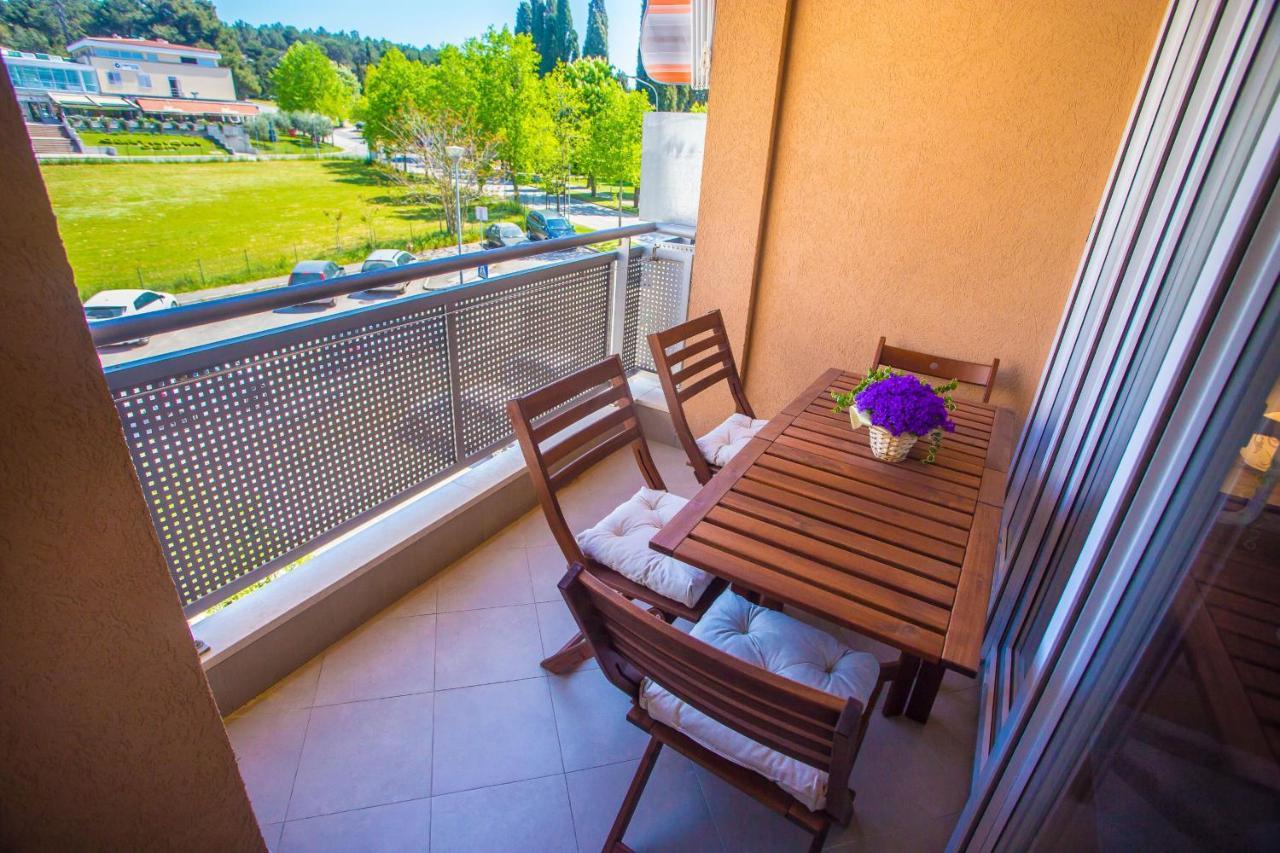 Apartment Dora Near Sea And Center With Private Garage Poreč Exteriör bild