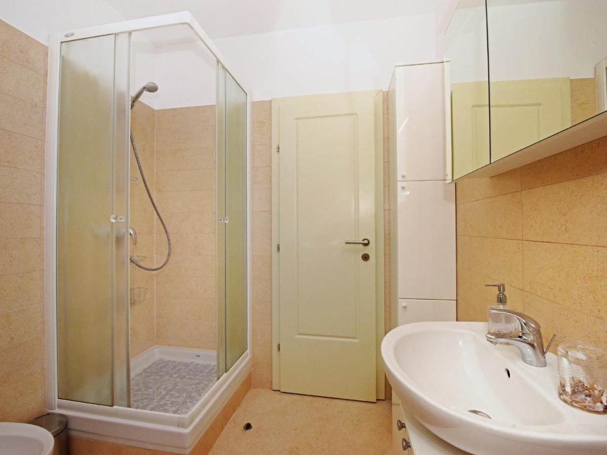 Apartment Dora Near Sea And Center With Private Garage Poreč Exteriör bild